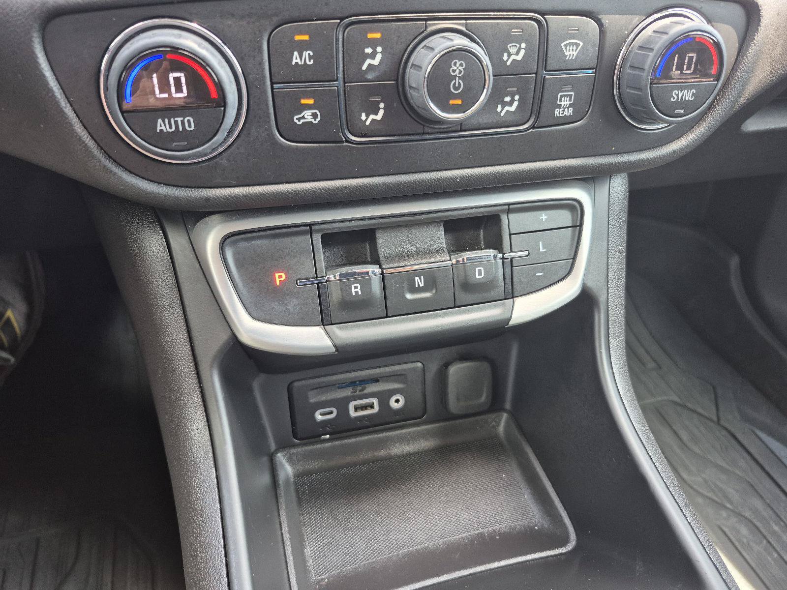 Used 2024 GMC Terrain SLT FWD image 5