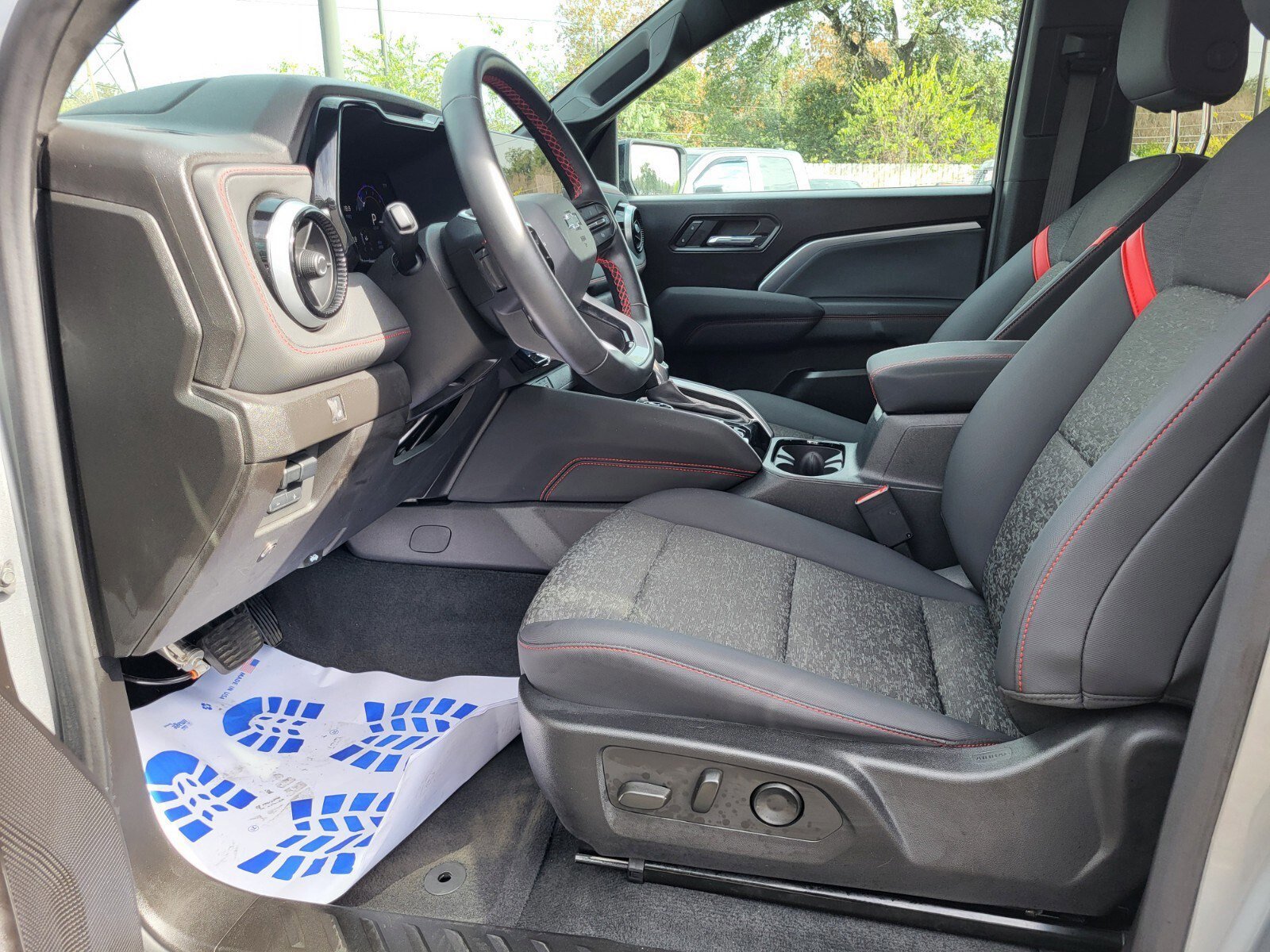 Used 2024 Chevrolet Colorado Z71 w/ Z71 Convenience Package 2 image 15