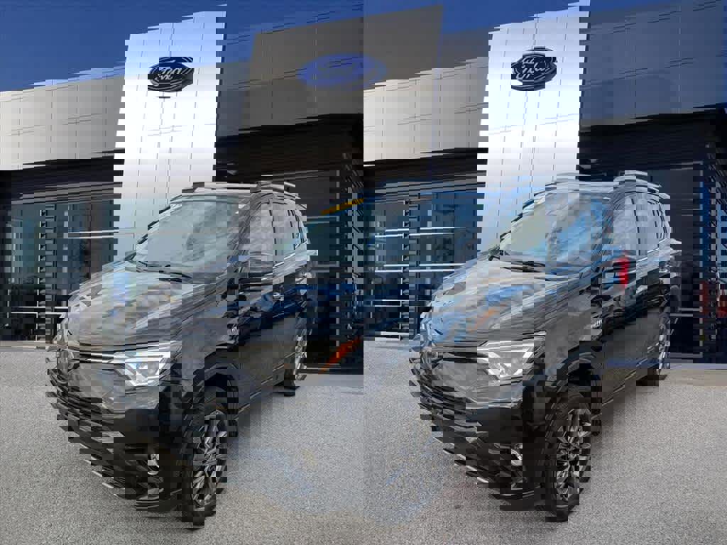 Used 2018 Toyota RAV4 Limited image 4