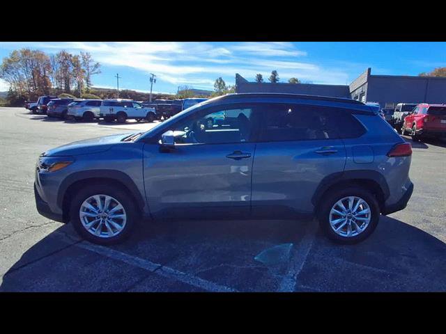 Used 2023 Toyota Corolla Cross LE AWD/4WD image 5