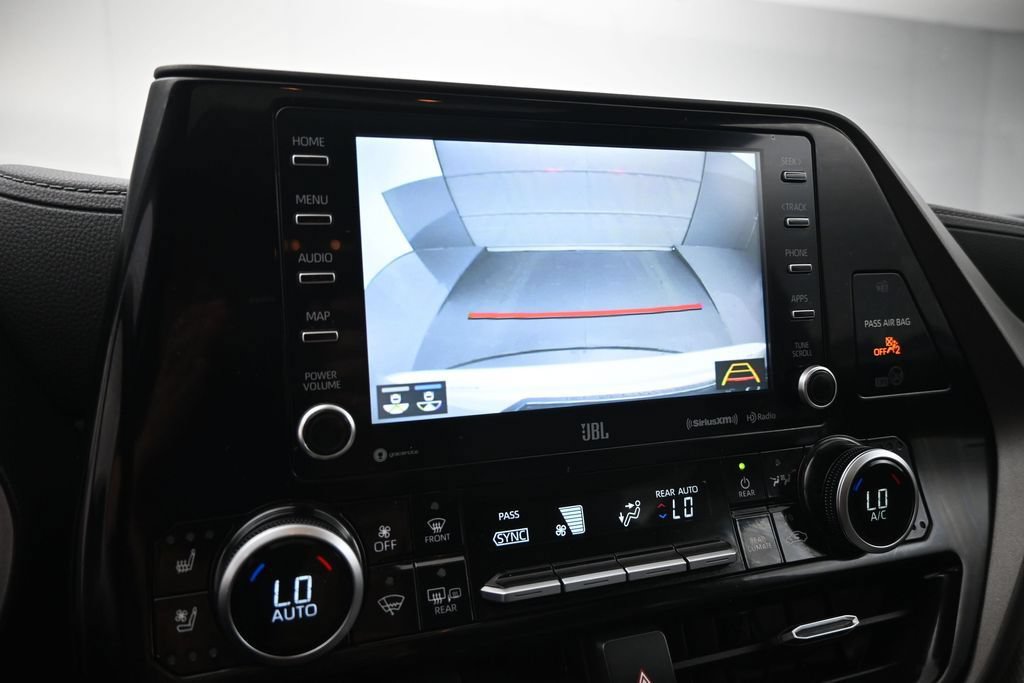 Used 2022 Toyota Highlander Limited FWD image 16