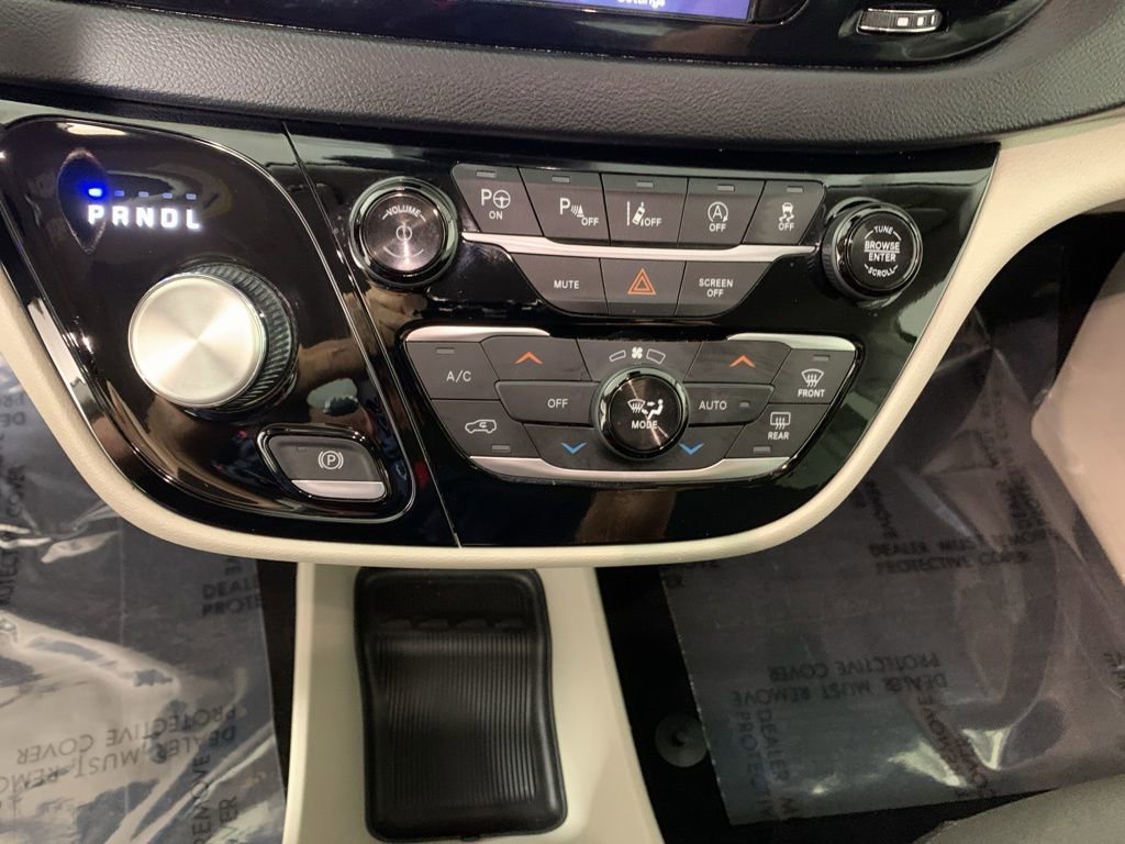 Used 2020 Chrysler Pacifica Touring w/ Advanced Safetytec Group FWD image 25