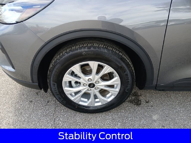 Certified 2024 Ford Escape Active w/ Cold Weather Package FWD image 4