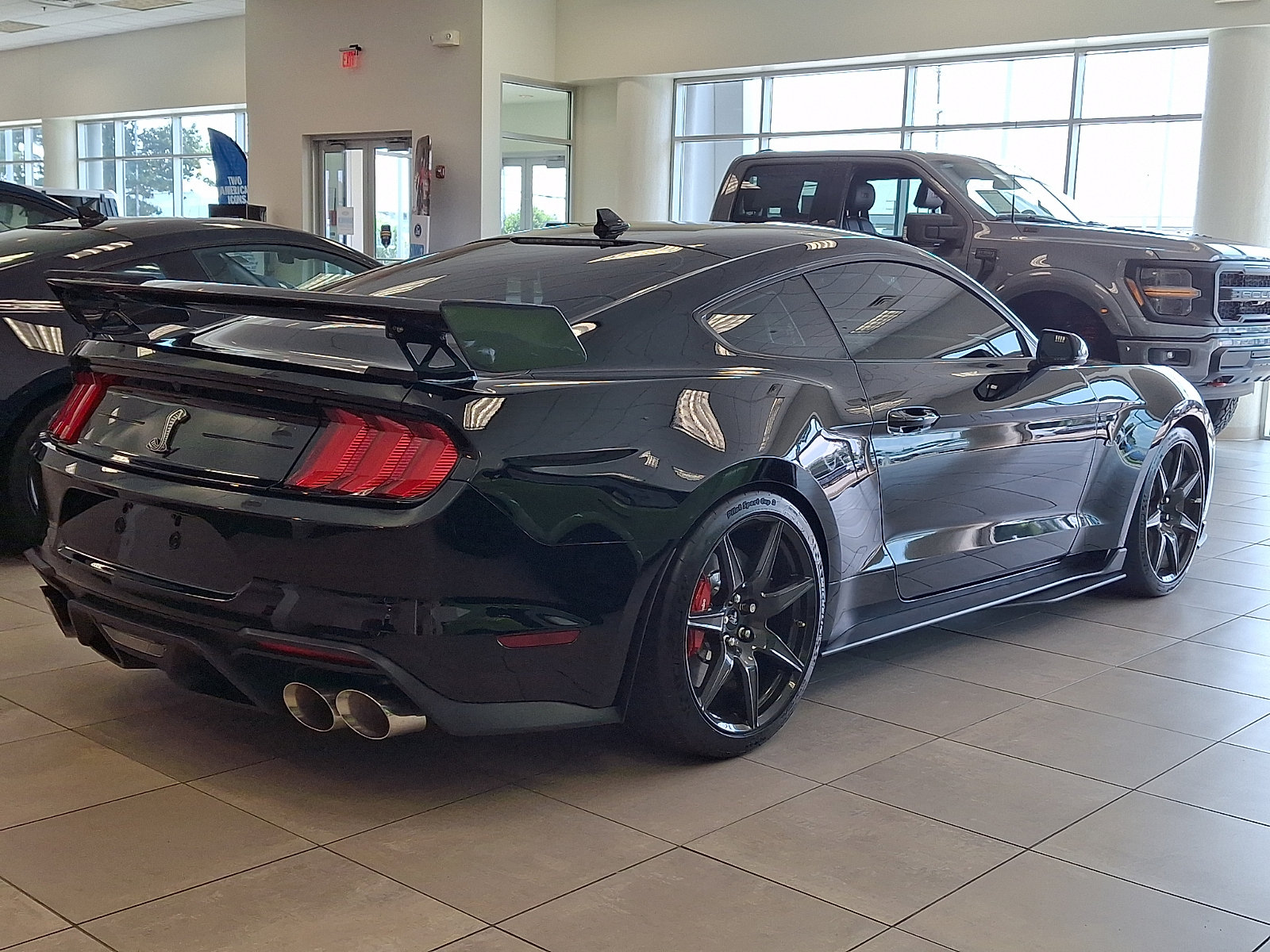 Certified 2020 Ford Mustang Shelby GT500 w/ Carbon Fiber Track Pack RWD image 7