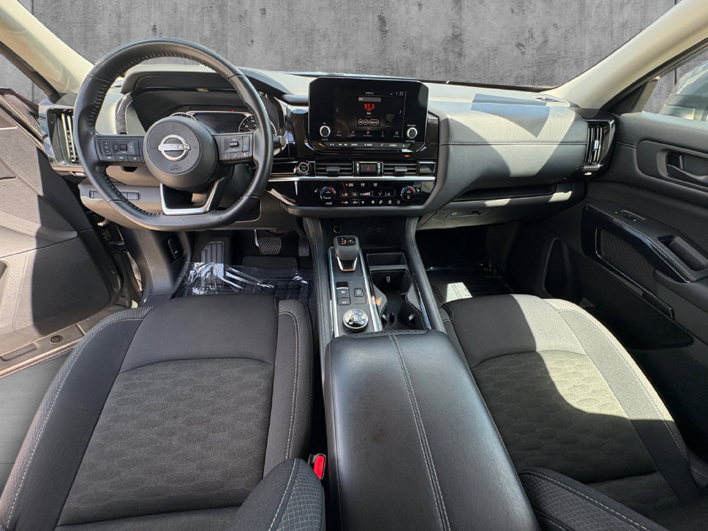 Used 2024 Nissan Pathfinder SV AWD/4WD image 21