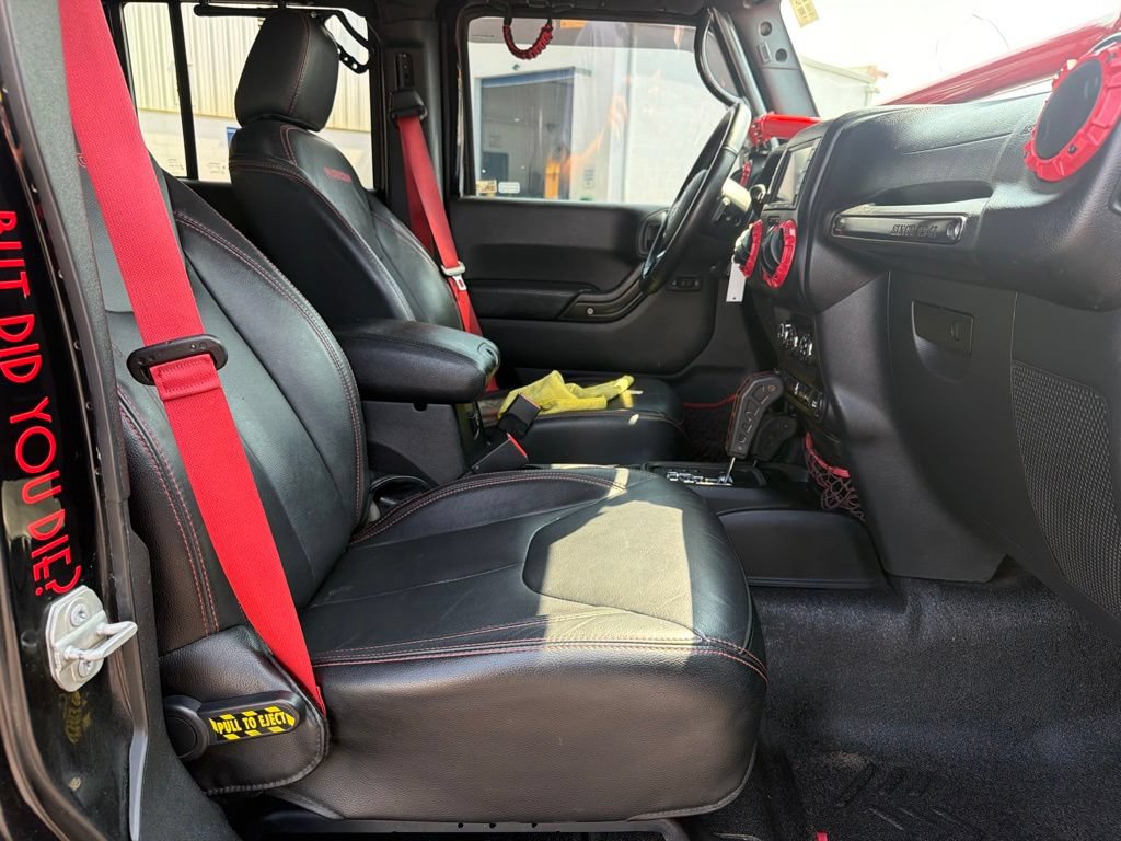Used 2018 Jeep Wrangler Unlimited Rubicon AWD/4WD image 37
