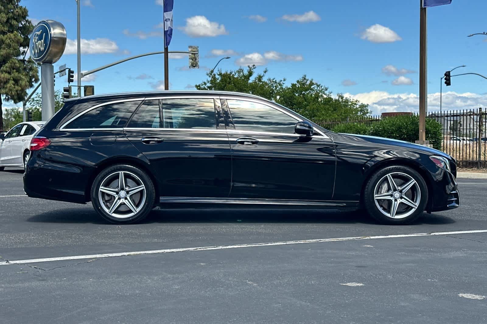 Used 2017 Mercedes-Benz E 400 4MATIC Wagon image 6