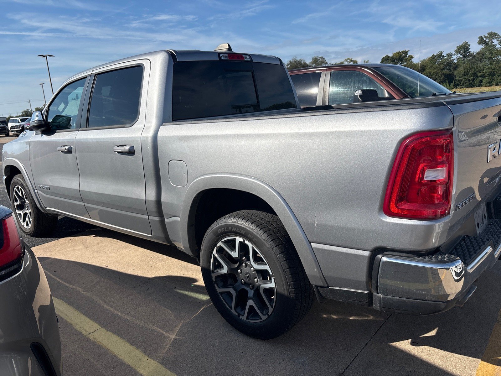 Used 2025 RAM 1500 Laramie AWD/4WD image 9