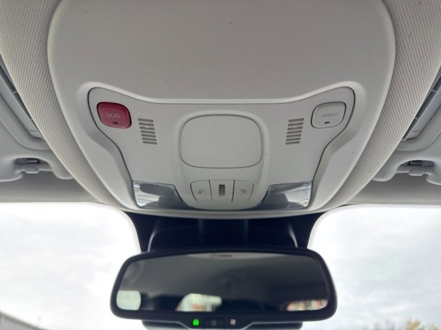 Used 2020 Jeep Renegade Latitude w/ Cold Weather Group image 27