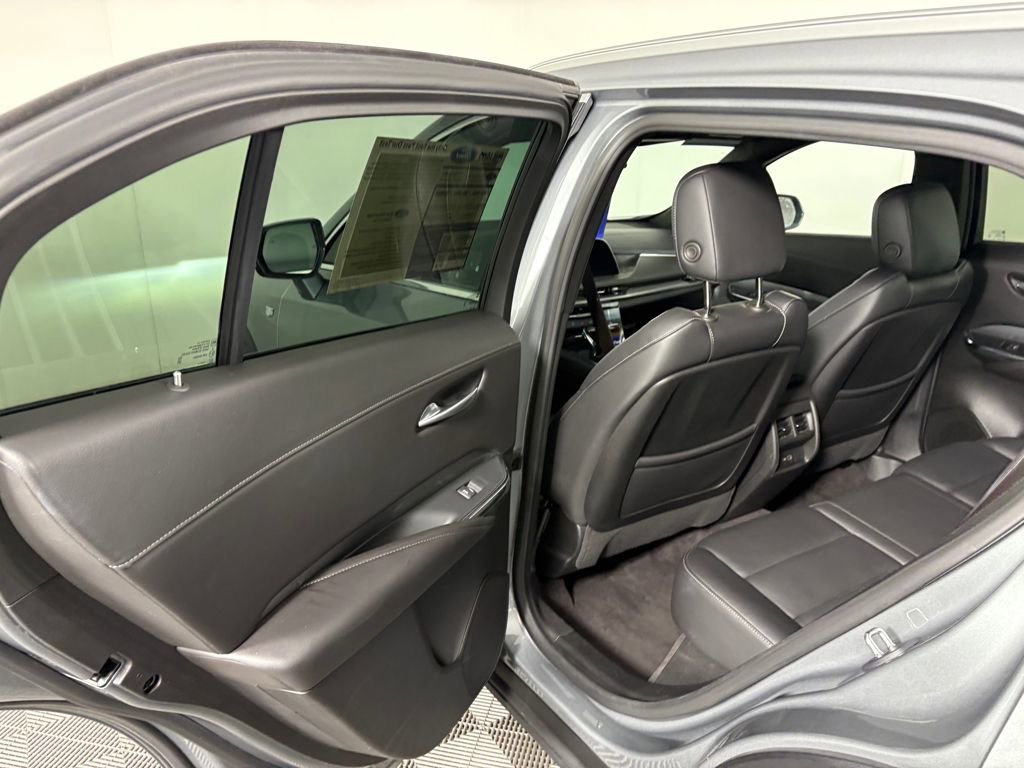 Used 2024 Cadillac XT4 Premium Luxury image 28