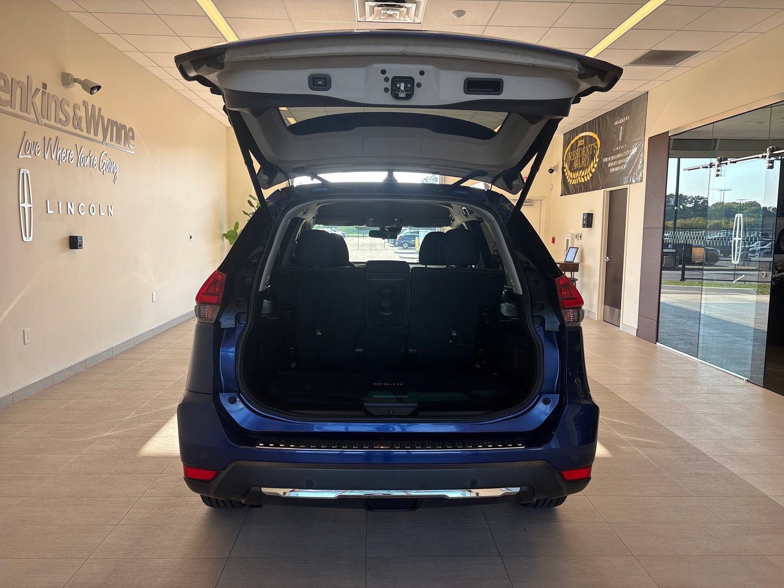 Used 2020 Nissan Rogue SV FWD image 10