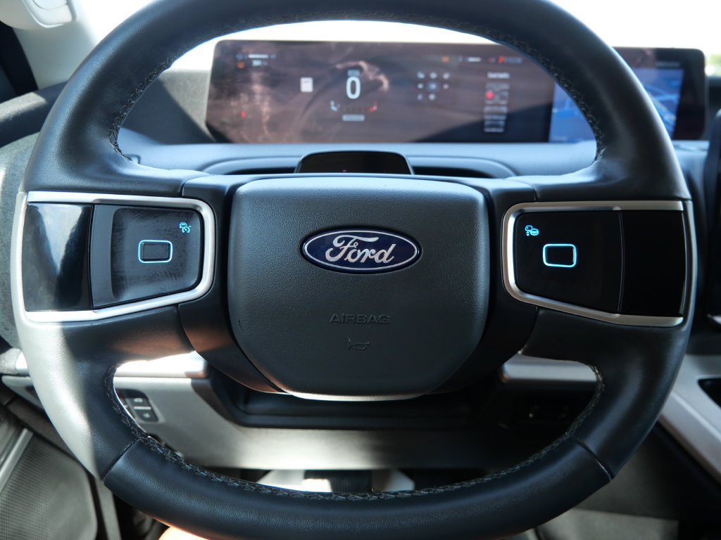 Certified 2025 Ford Expedition Active AWD/4WD image 22