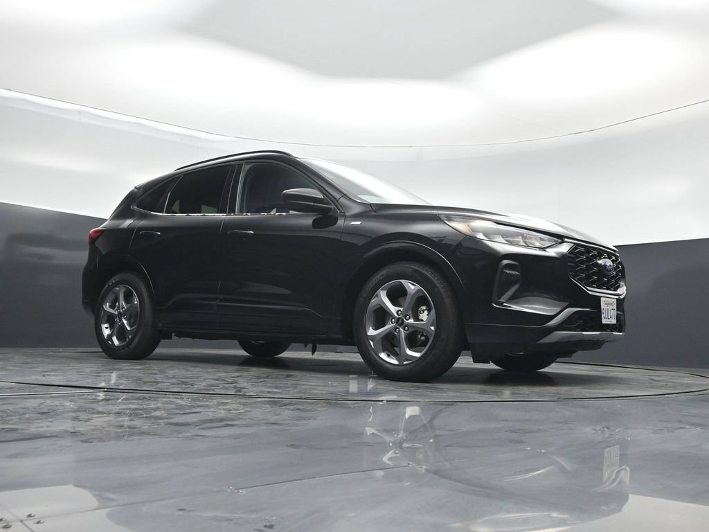 Certified 2023 Ford Escape ST-Line w/ Tech Pack #1 FWD image 3