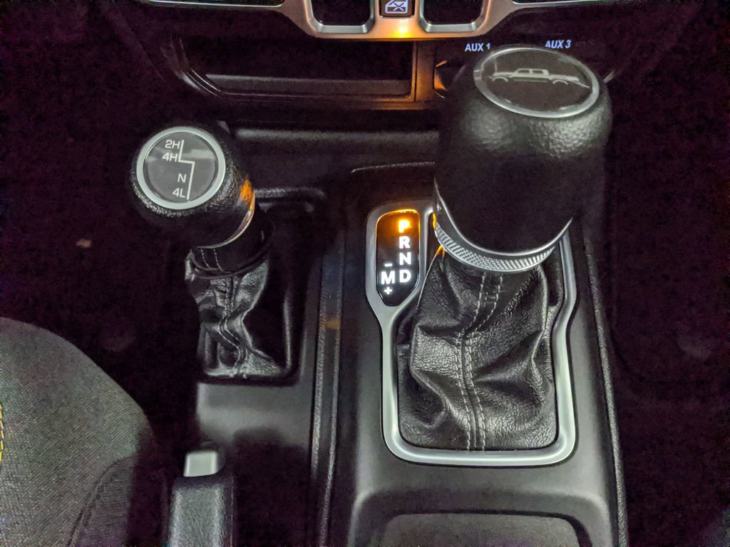 Used 2025 Jeep Gladiator Sport image 12