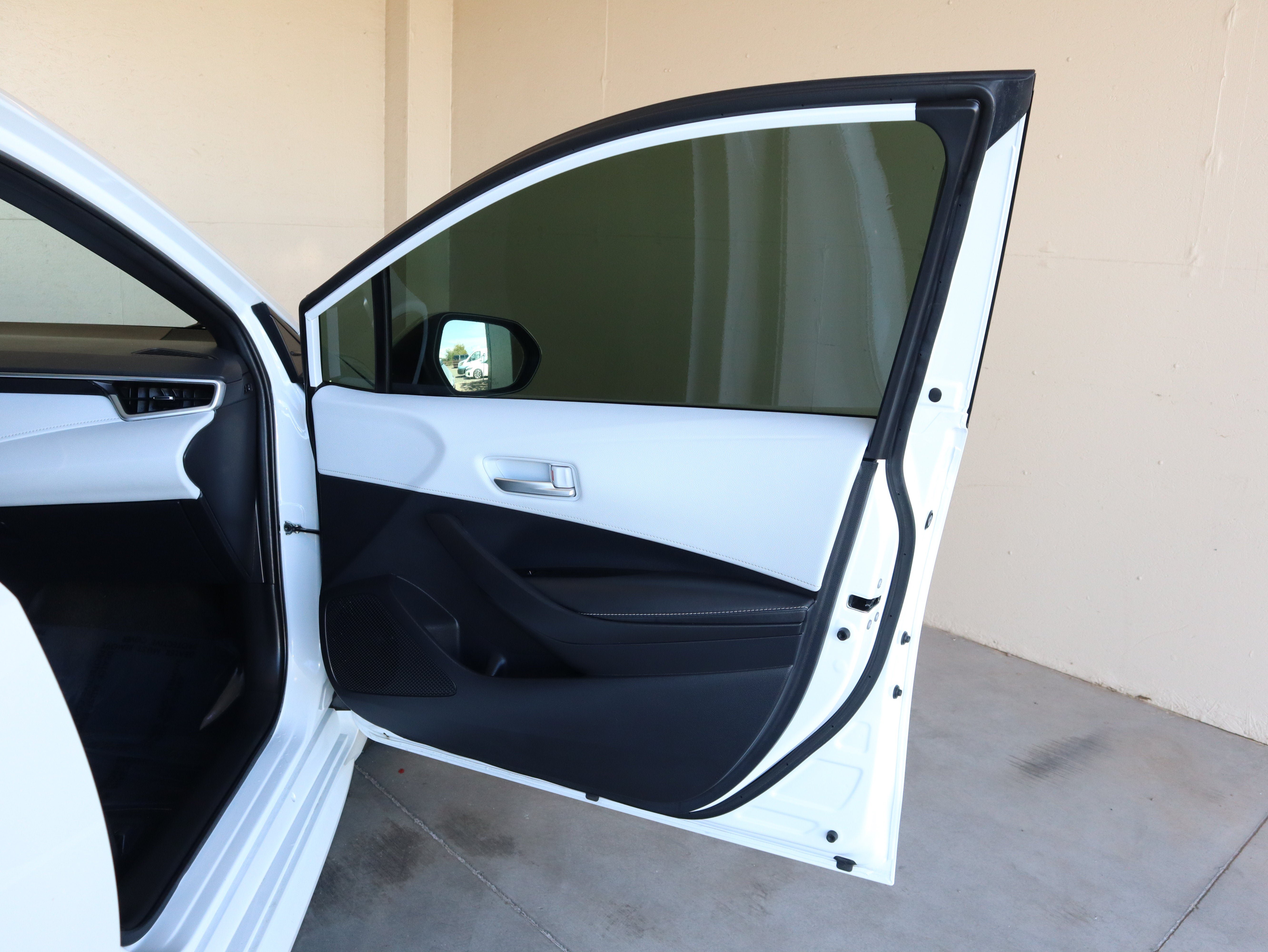 Used 2025 Toyota Corolla SE w/ SE Package FWD image 39