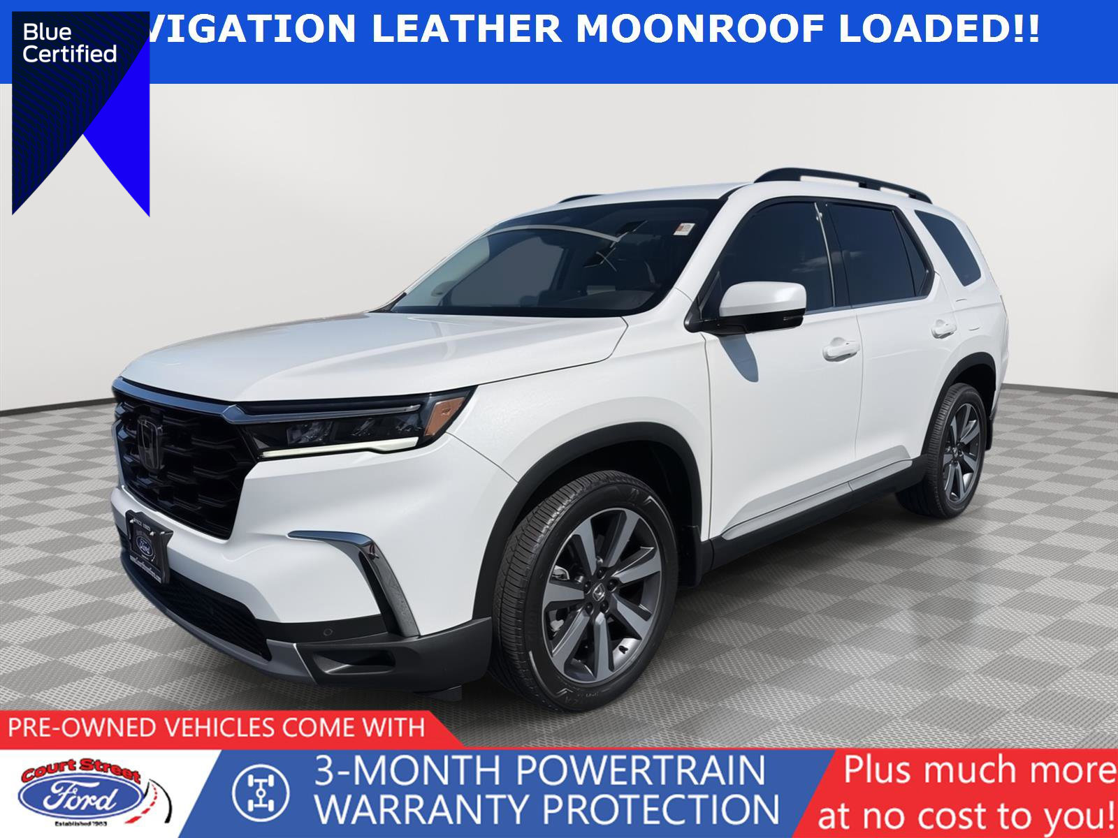 Used 2025 Honda Pilot Touring image 1