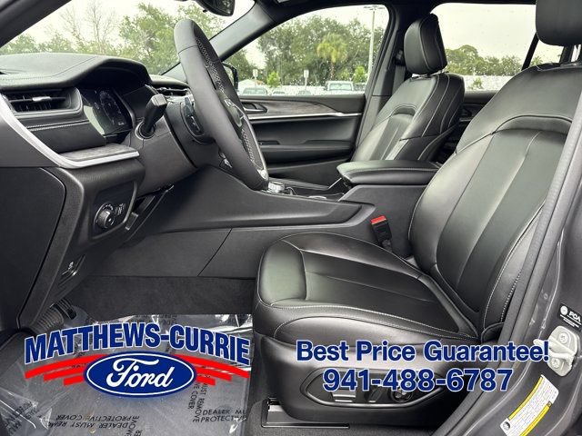 Used 2024 Jeep Grand Cherokee Limited w/ Black Appearance Package RWD image 8