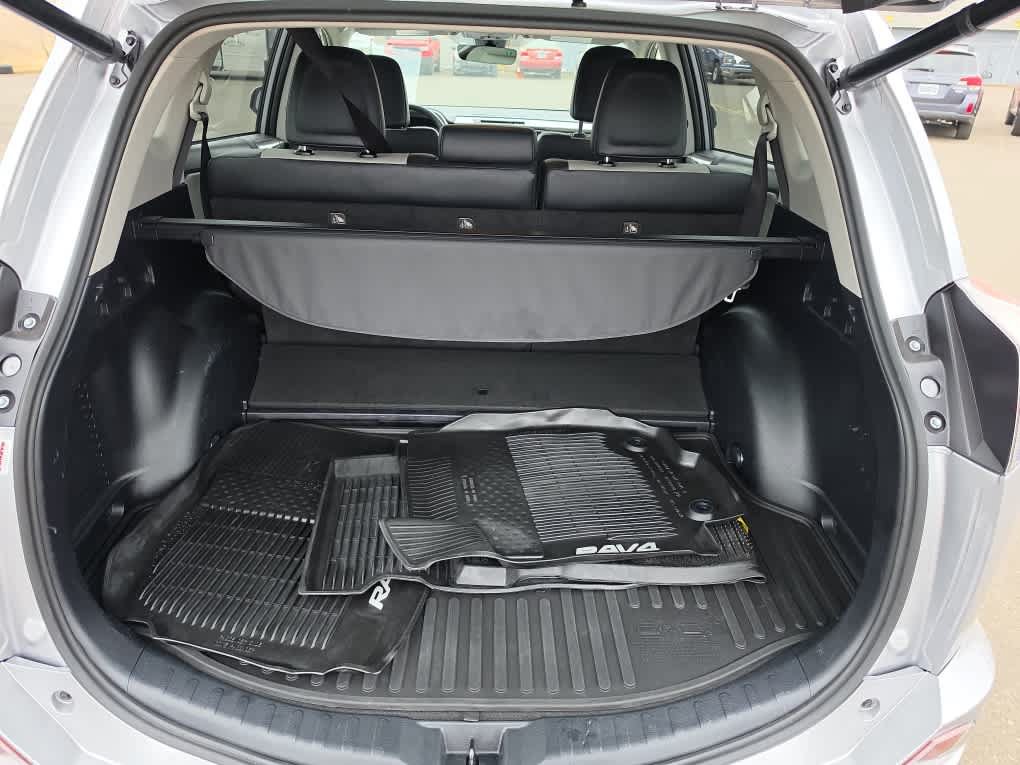 Used 2018 Toyota RAV4 Limited AWD/4WD image 18