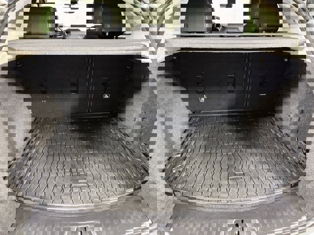 Used 2019 Jaguar E-PACE SE image 12