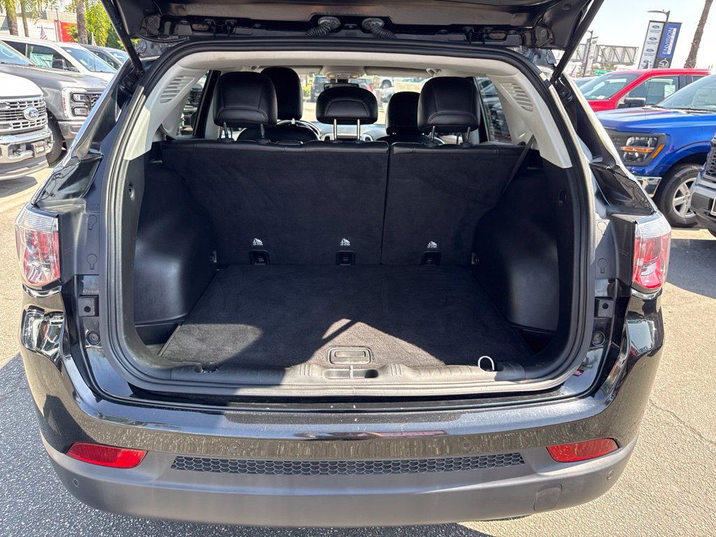 Used 2018 Jeep Compass Latitude w/ Popular Equipment Group FWD image 17