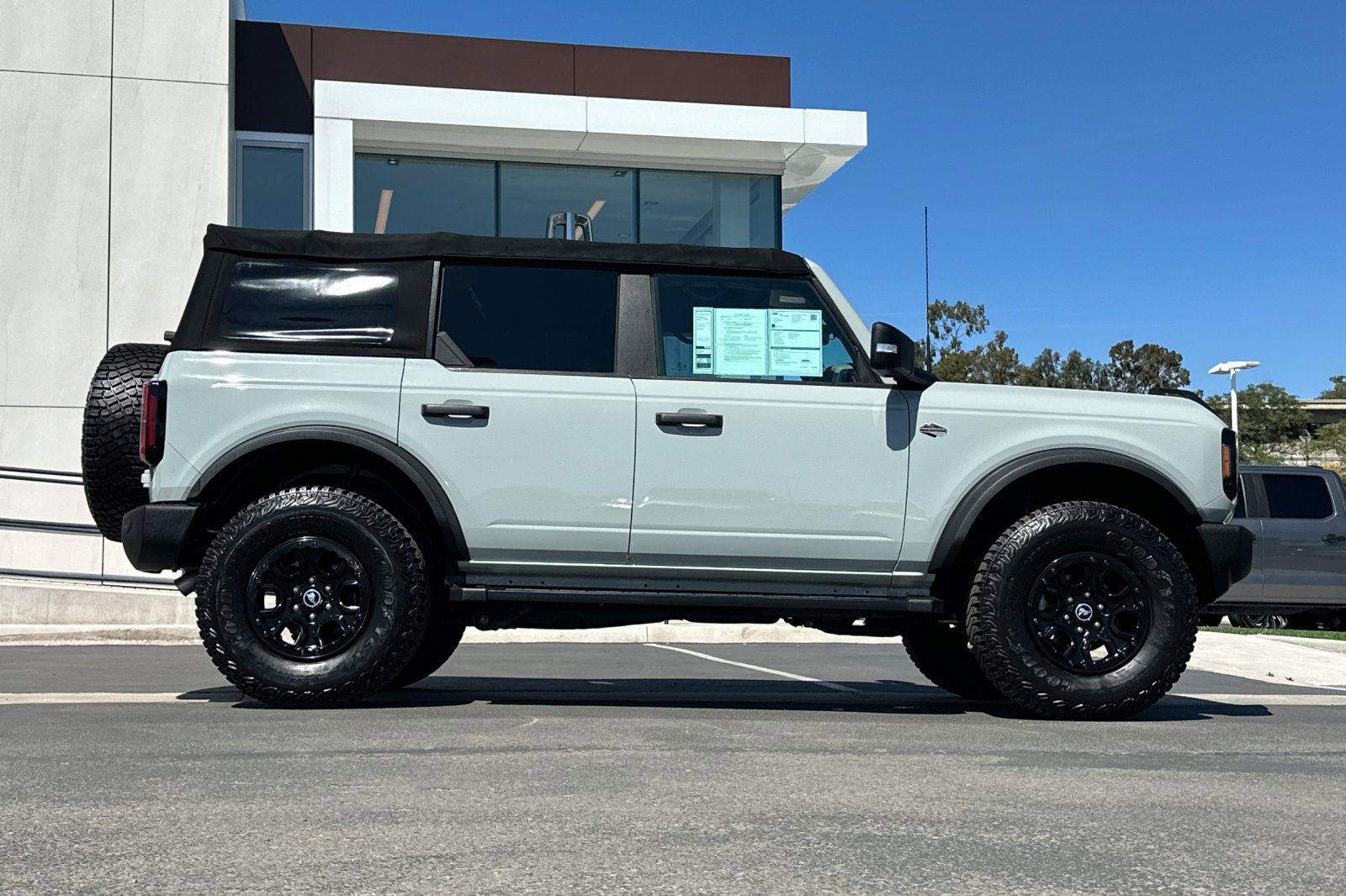Certified 2022 Ford Bronco Wildtrak AWD/4WD image 2