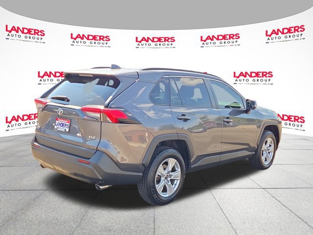 Used 2019 Toyota RAV4 XLE FWD image 3