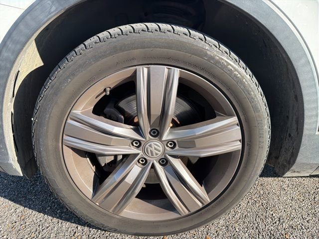 Used 2018 Volkswagen Tiguan SEL Premium image 4