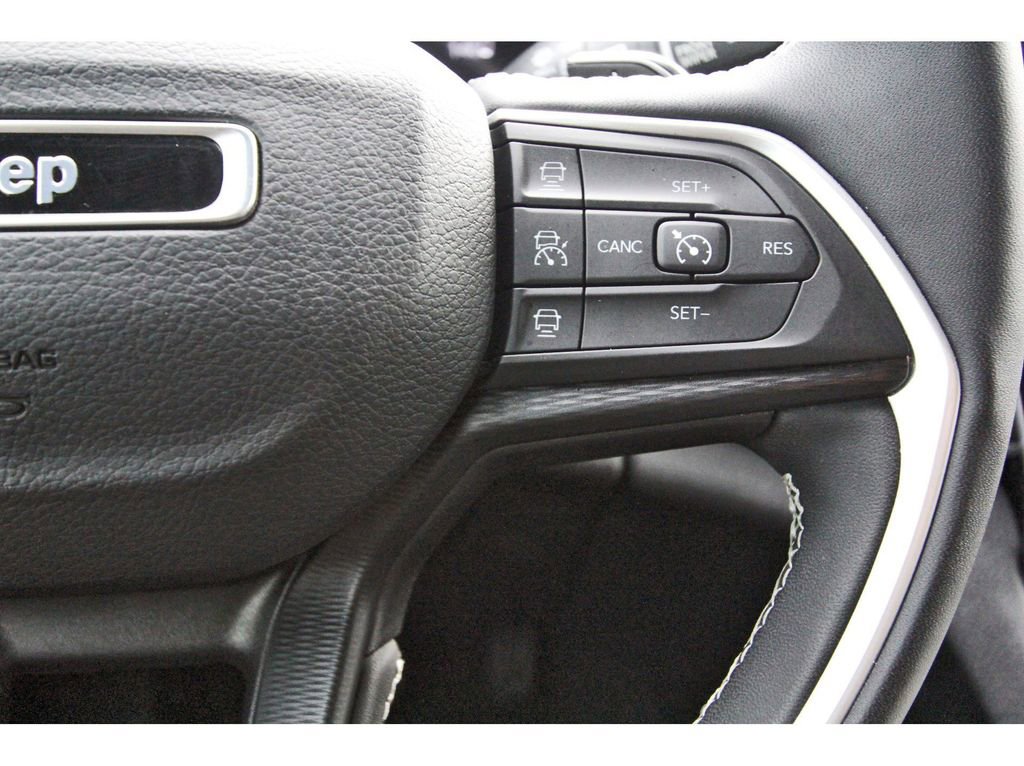 Used 2023 Jeep Grand Cherokee L Laredo image 20