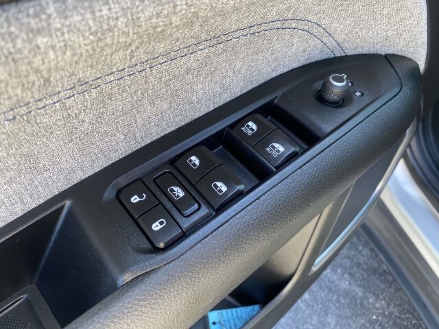 Used 2024 Jeep Compass Latitude AWD/4WD image 18