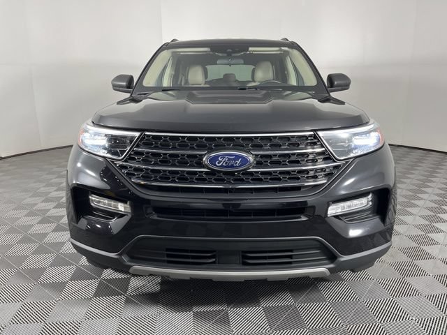 Certified 2024 Ford Explorer XLT w/ Equipment Group 202A RWD image 3