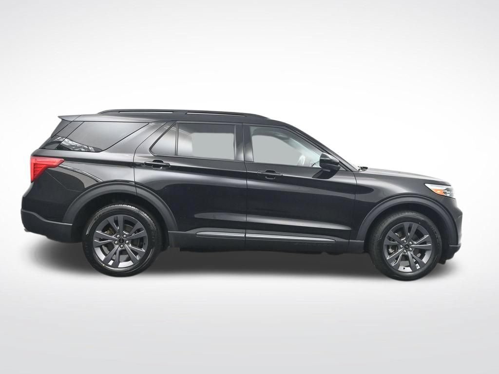 Certified 2023 Ford Explorer XLT w/ Equipment Group 202A AWD/4WD image 4