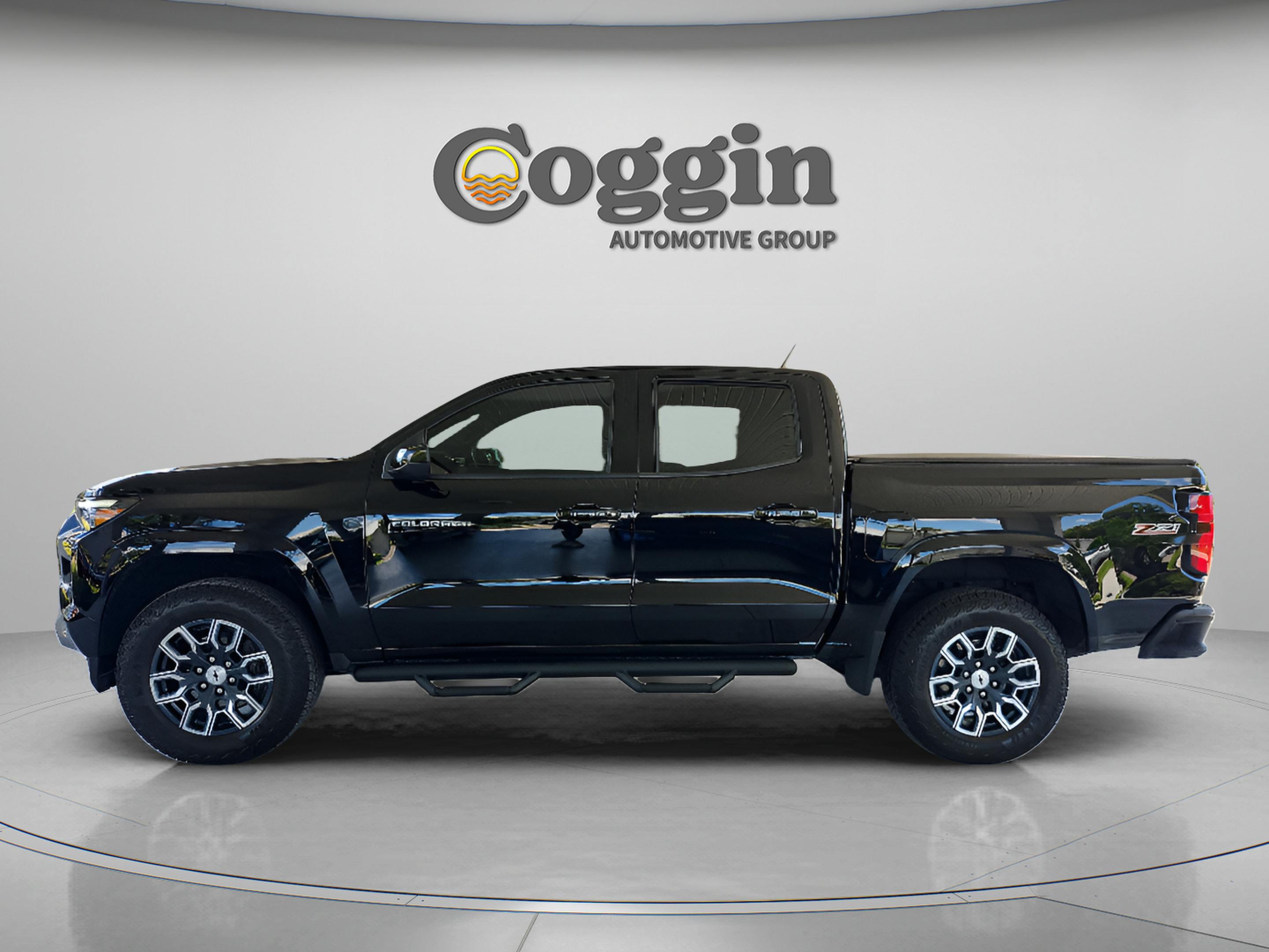 Used 2024 Chevrolet Colorado Z71 AWD/4WD image 2