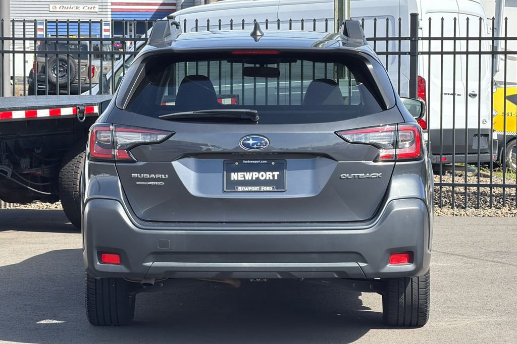 Used 2023 Subaru Outback Premium AWD/4WD image 4