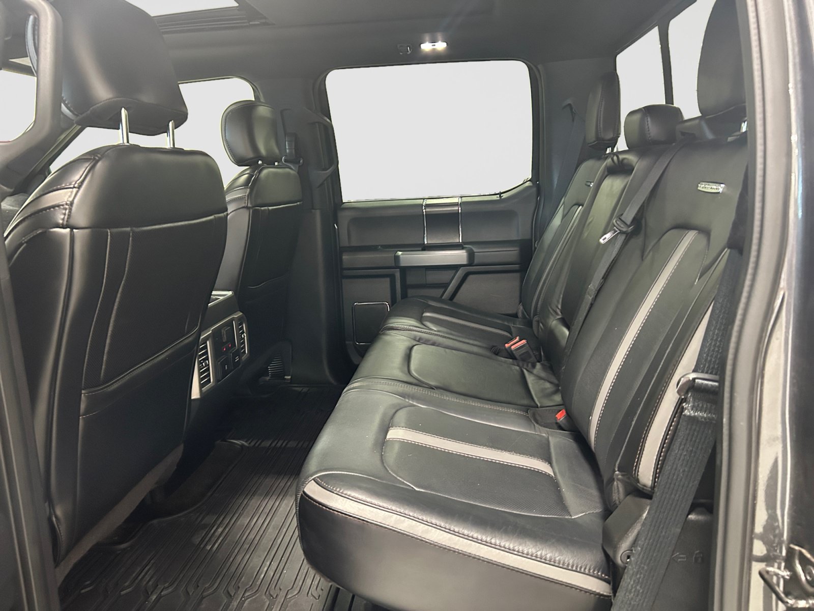 Certified 2018 Ford F350 Platinum w/ Platinum Ultimate Package AWD/4WD image 15