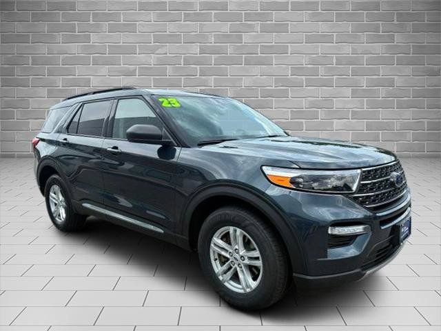 Certified 2023 Ford Explorer XLT w/ Equipment Group 202A AWD/4WD image 3