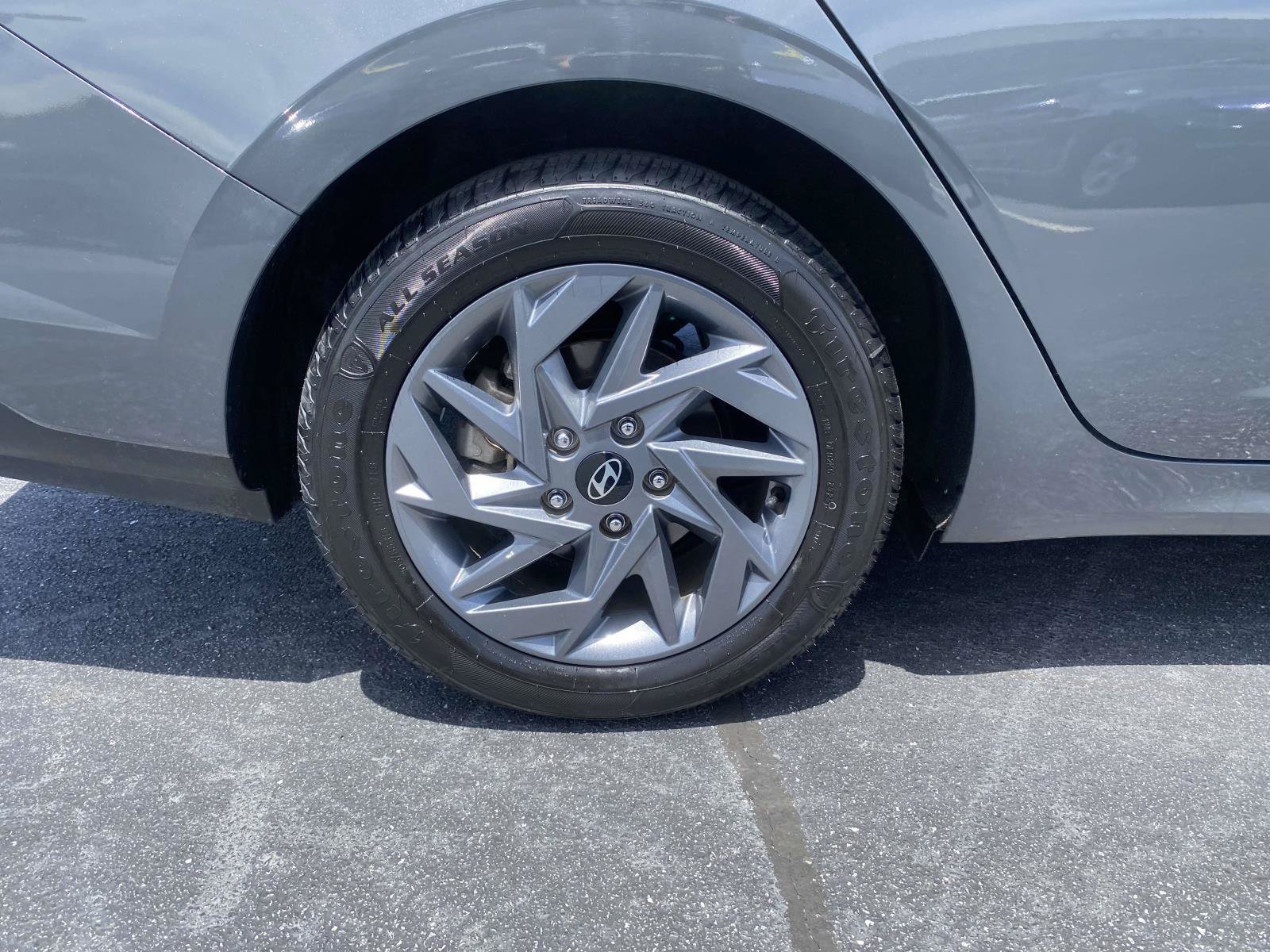 Used 2024 Hyundai Elantra SEL FWD image 9