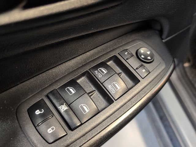 Used 2022 Jeep Cherokee Trailhawk w/ Trailhawk Elite Value Package AWD/4WD image 15