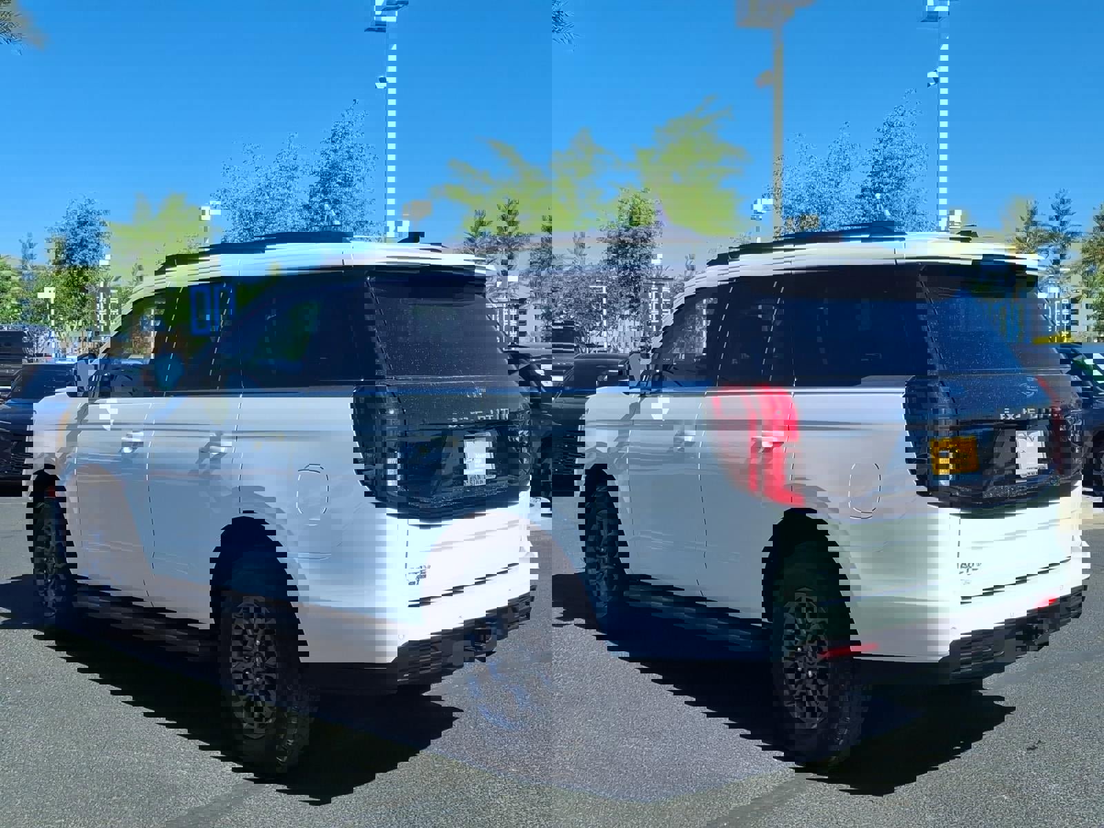 Certified 2025 Ford Expedition Active image 3