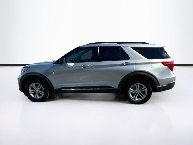 Certified 2021 Ford Explorer XLT w/ Equipment Group 202A AWD/4WD image 4