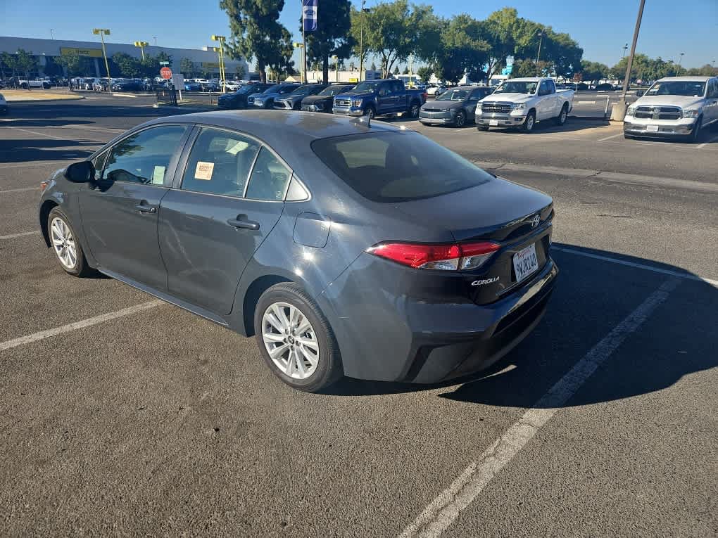Used 2026 Toyota Corolla LE w/ LE Premium Package FWD image 5