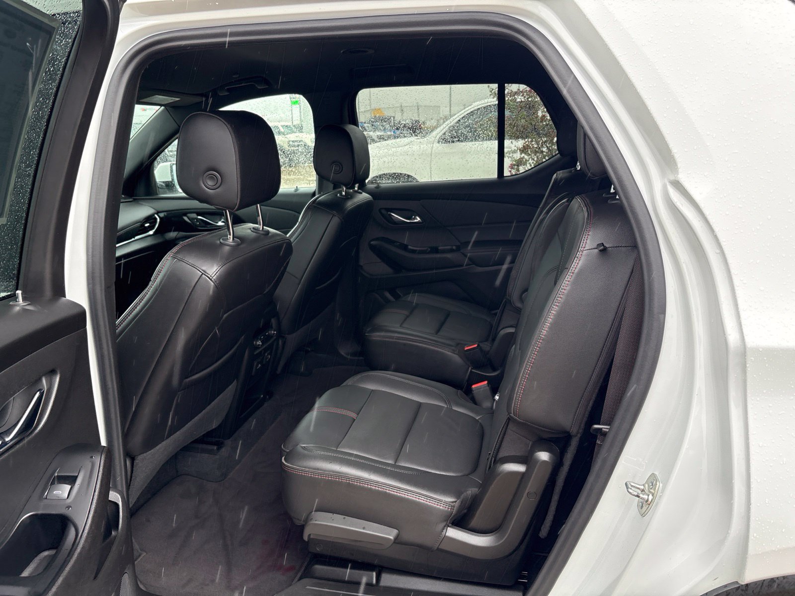 Used 2024 Chevrolet Traverse RS FWD image 23