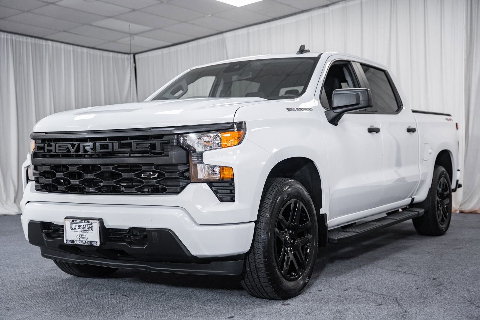 Used 2023 Chevrolet Silverado 1500 Custom AWD/4WD image 3