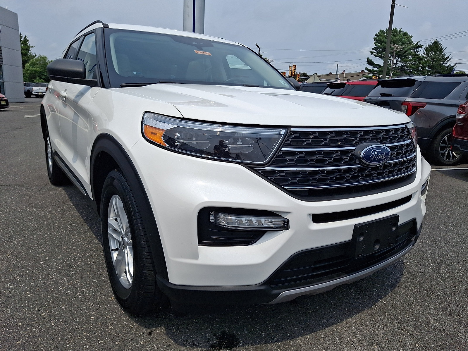 Certified 2022 Ford Explorer XLT w/ Equipment Group 202A AWD/4WD image 2