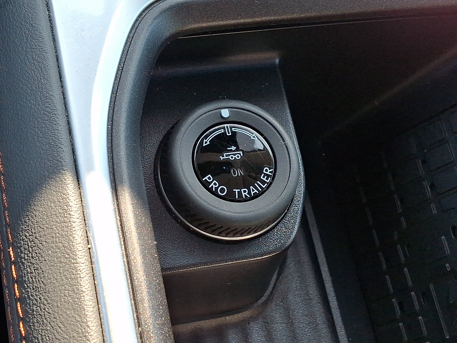 Certified 2025 Ford Expedition Active AWD/4WD image 28