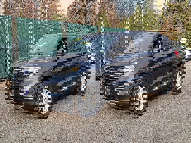 Certified 2022 Ford Explorer XLT w/ Equipment Group 202A image 5