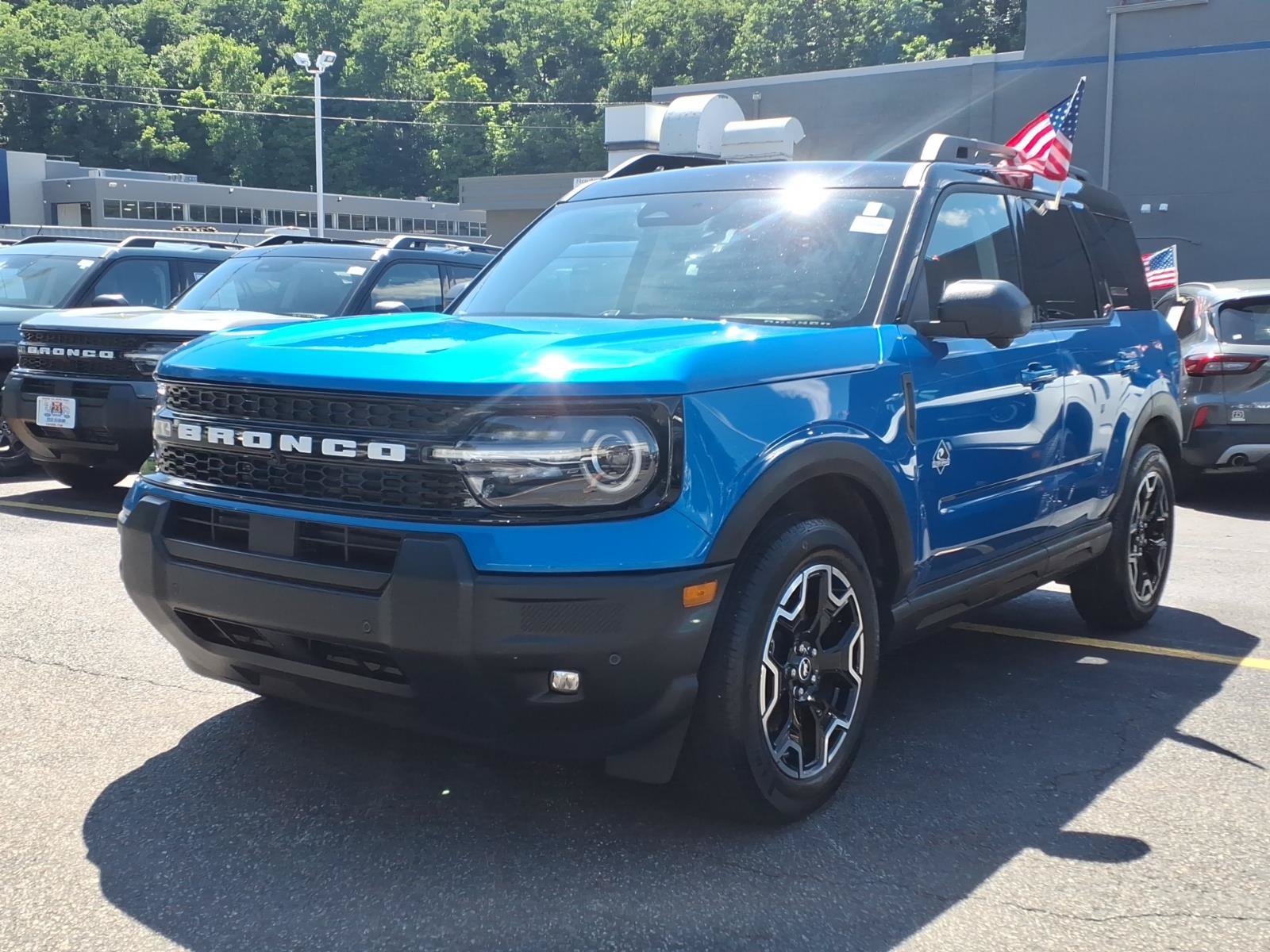Certified 2025 Ford Bronco Sport Outer Banks w/ Outer Banks Tech Package+ AWD/4WD image 4