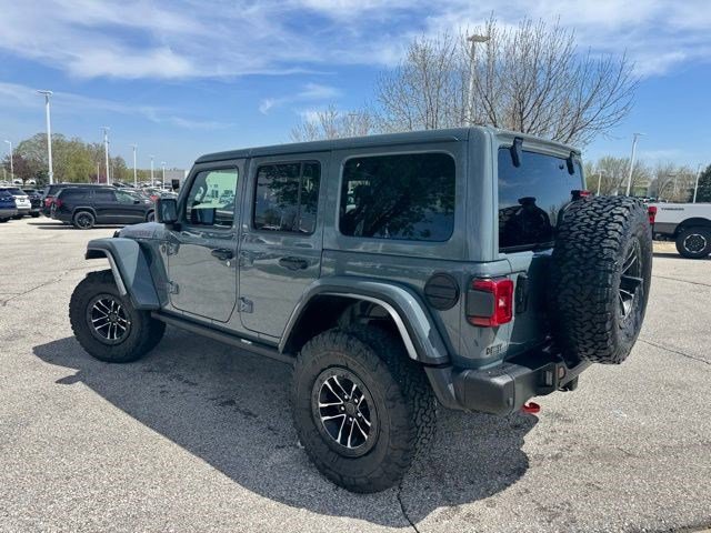 Used 2025 Jeep Wrangler Unlimited Rubicon AWD/4WD image 3