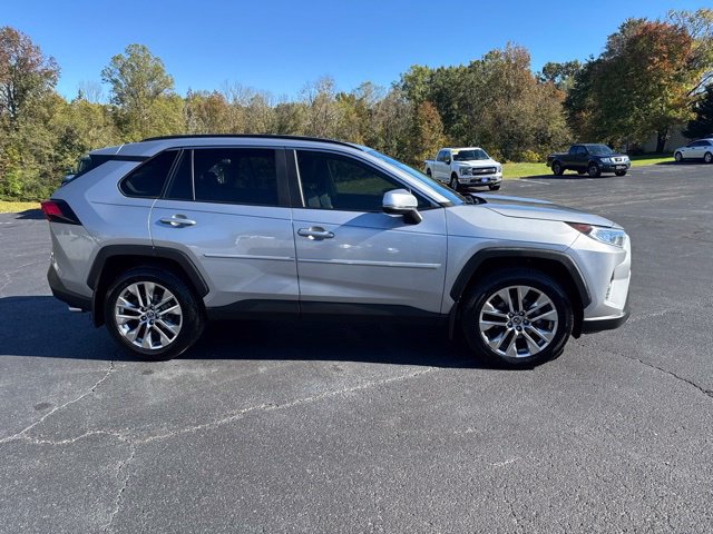 Used 2019 Toyota RAV4 XLE Premium FWD image 2