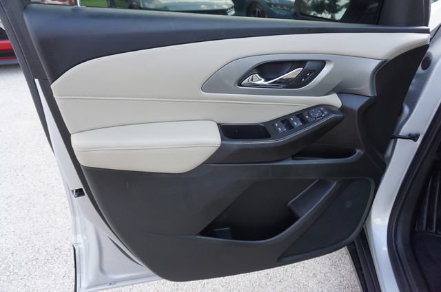 Used 2022 Chevrolet Traverse LS FWD image 23