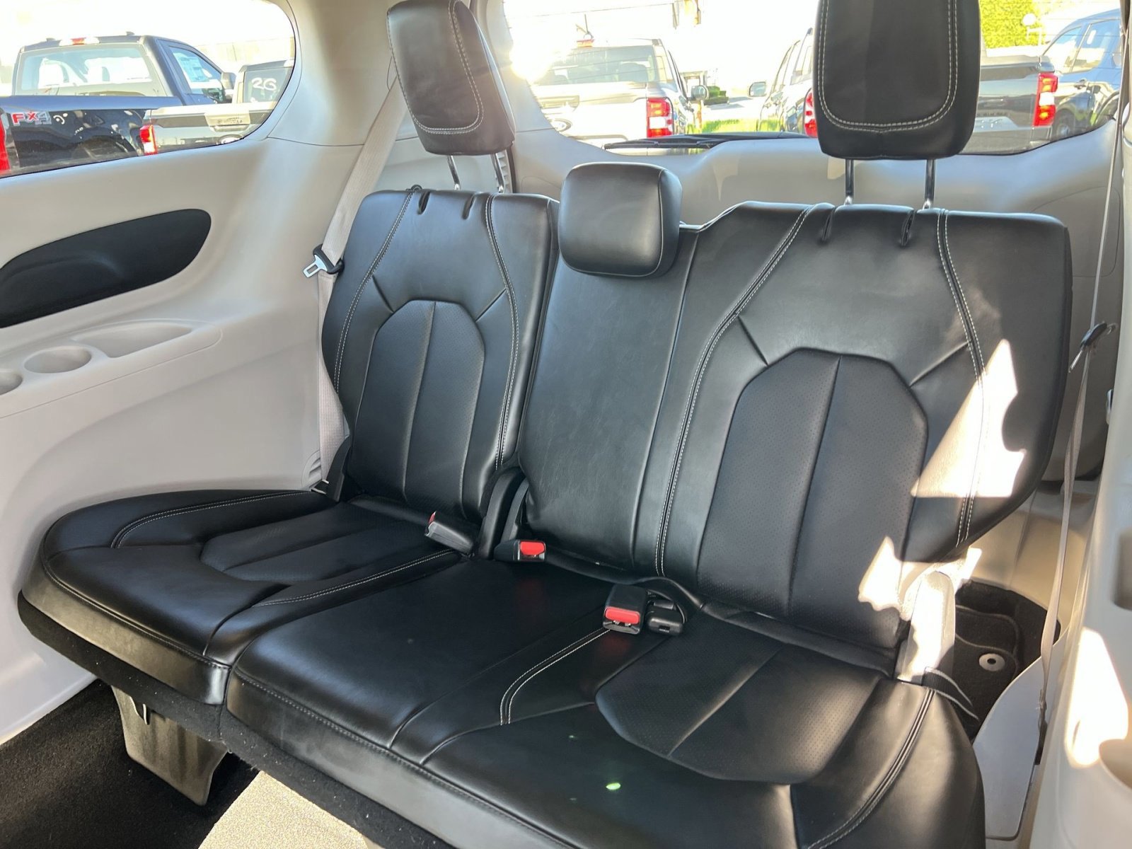 Used 2024 Chrysler Pacifica Touring-L FWD image 24